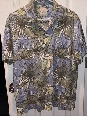 Tommy Bahama Men’s Blue and Green Leaf-Print Short Sleeve Button-Up Shirt
